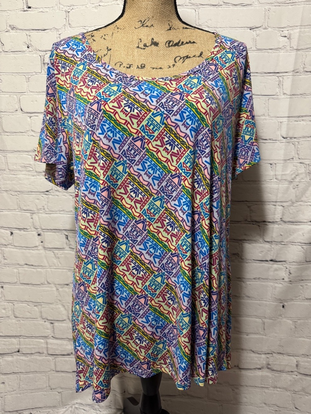 NWOT Lularoe Classic T Slinky Fabric Geometic colorful Patterned Short Sleeve